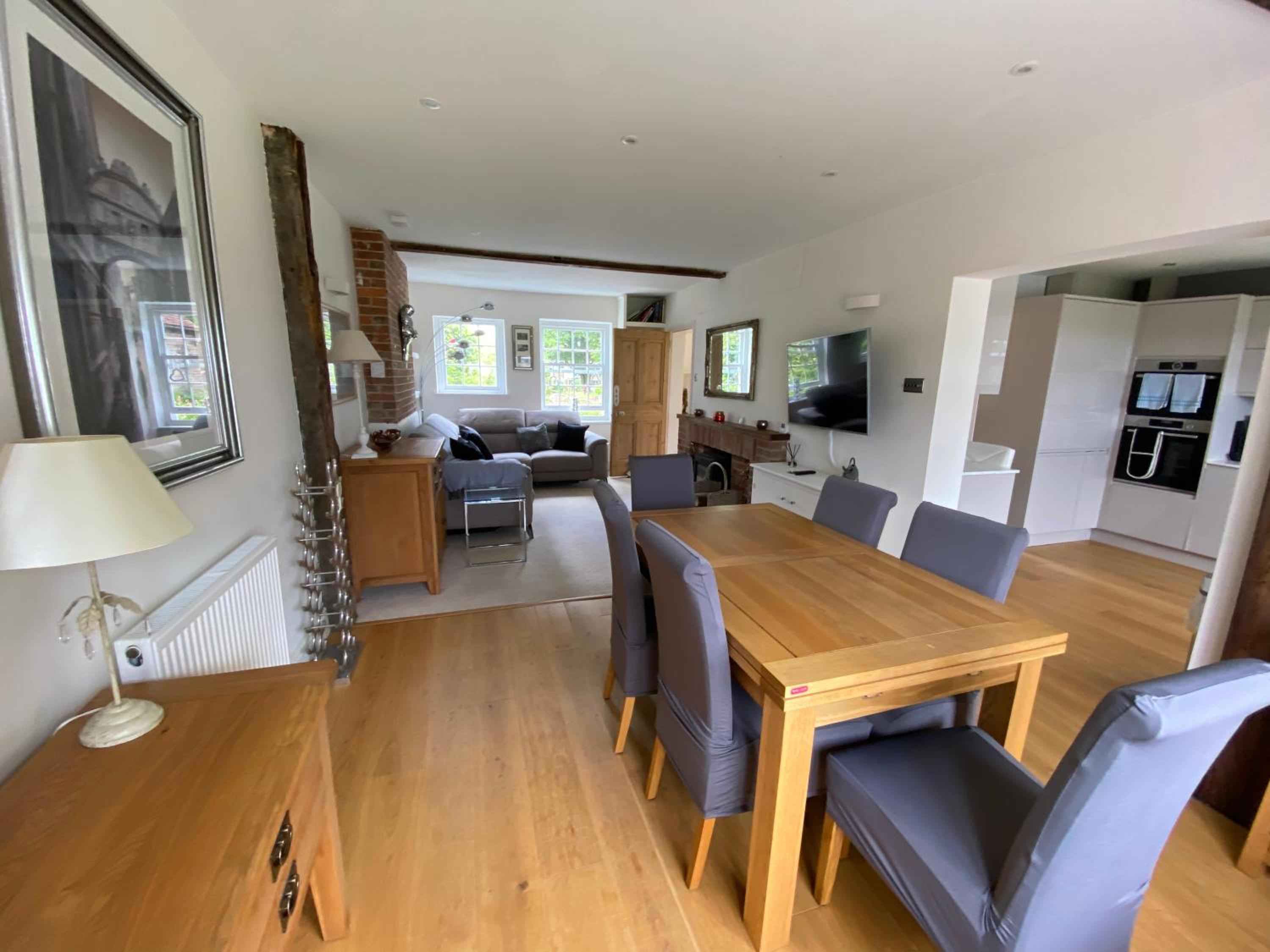 Amazing cottage right in the heart of Ewhurst Green, overlooking Bodiam Castle view 2