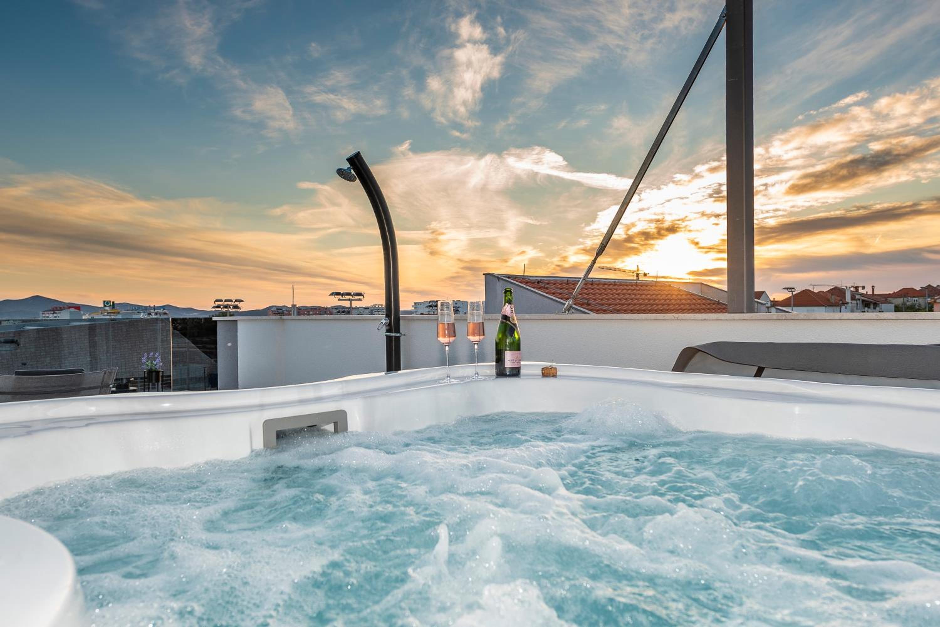 Luxury Majpruz Suites