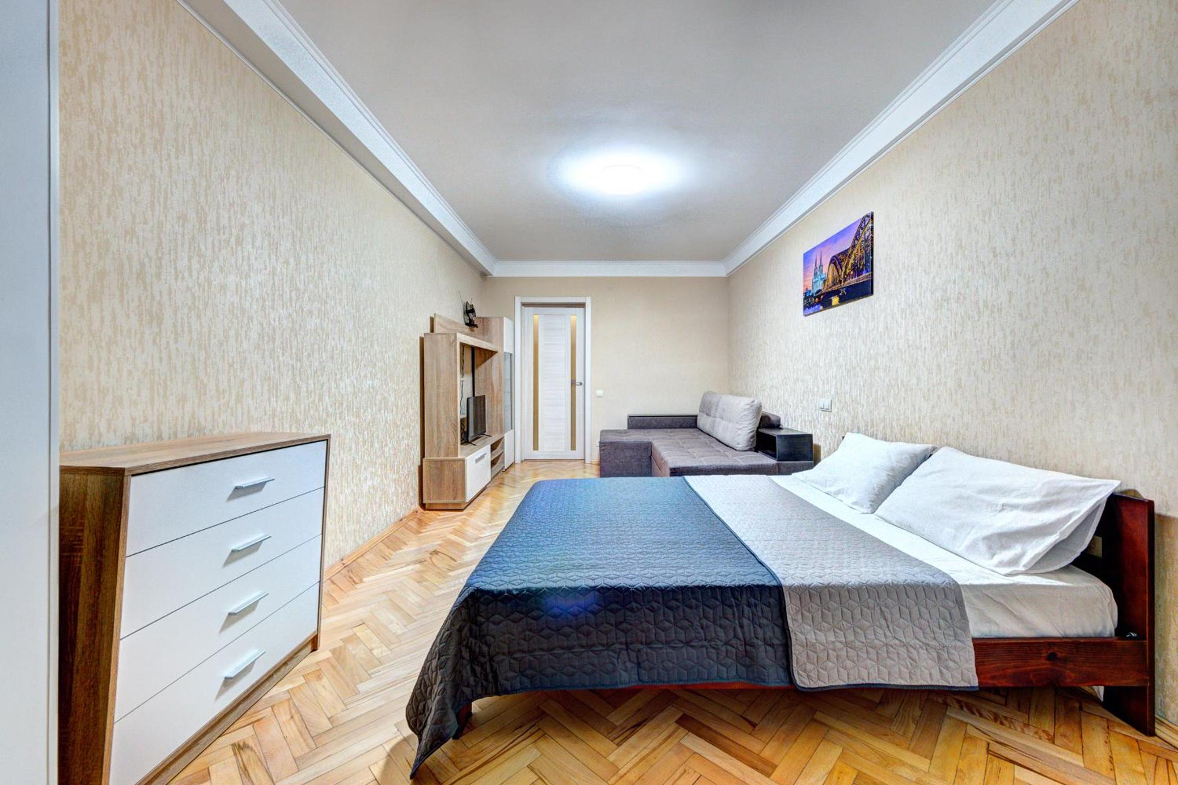Apartments near Ocean Plaza Druzhby Narodov Boulevard 8a view 2