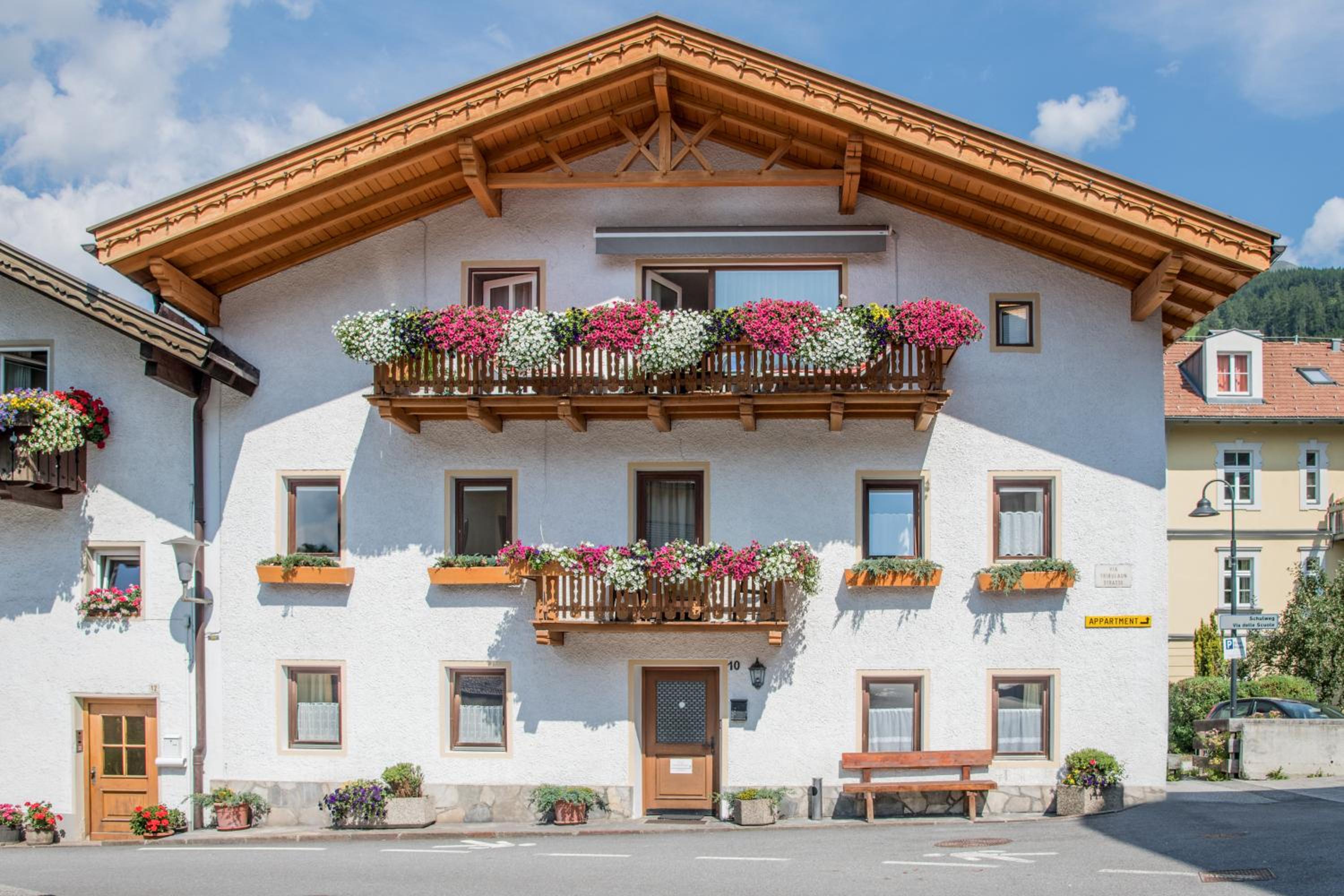 Hotel Apartments Heidenberger Delle Scuole