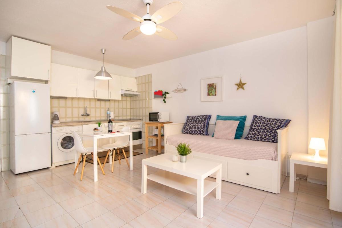 Alquilaencanarias-Medano "Halley", terrace & beach photo 4