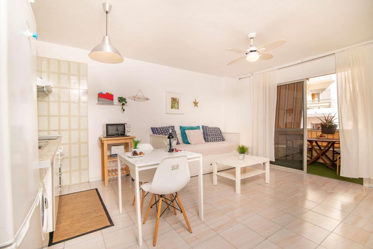Alquilaencanarias-Medano "Halley", terrace & beach photo 5