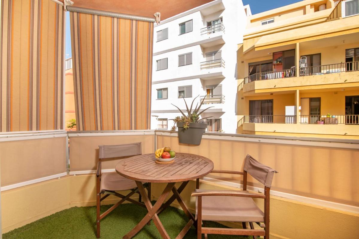 Alquilaencanarias-Medano "Halley", terrace & beach photo 1