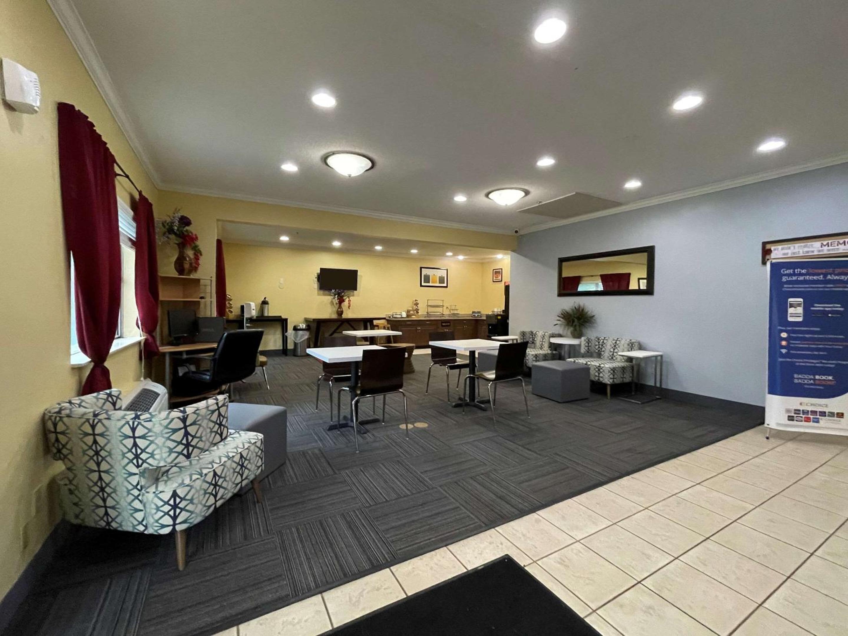 Clarion Pointe Fairborn near Wright Patterson AFB view 3