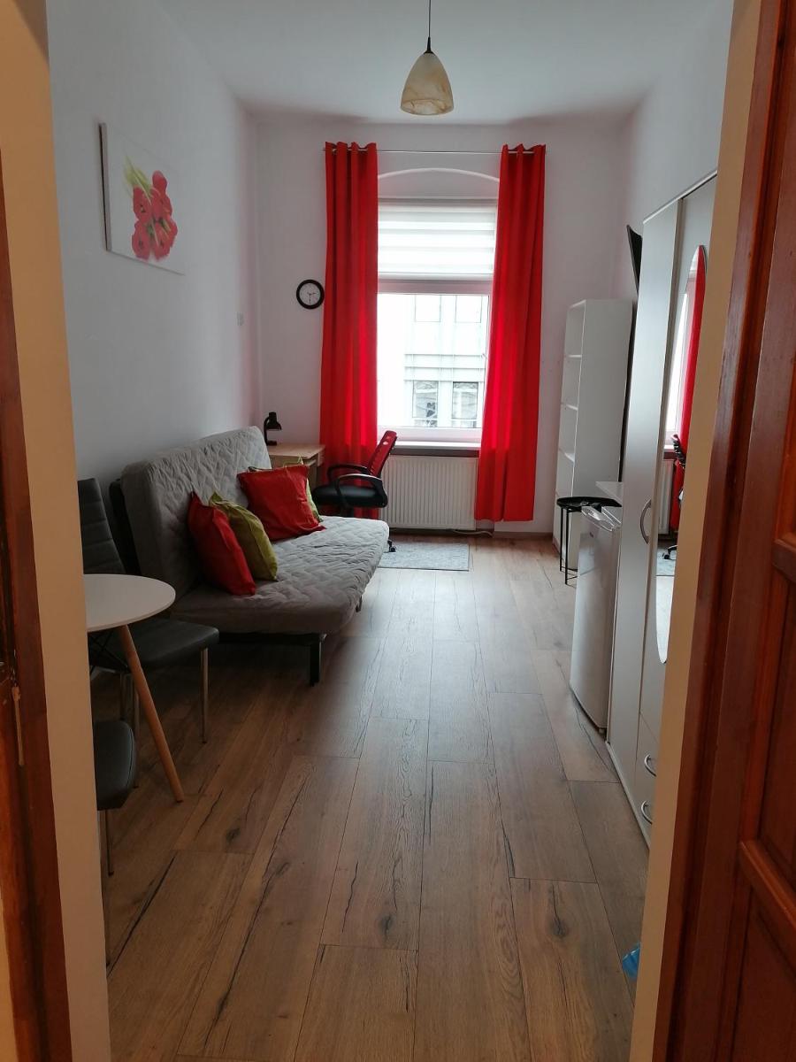 Hostel Tulip - Pokój 1 ze wspólną łazienką i kuchnią view 3