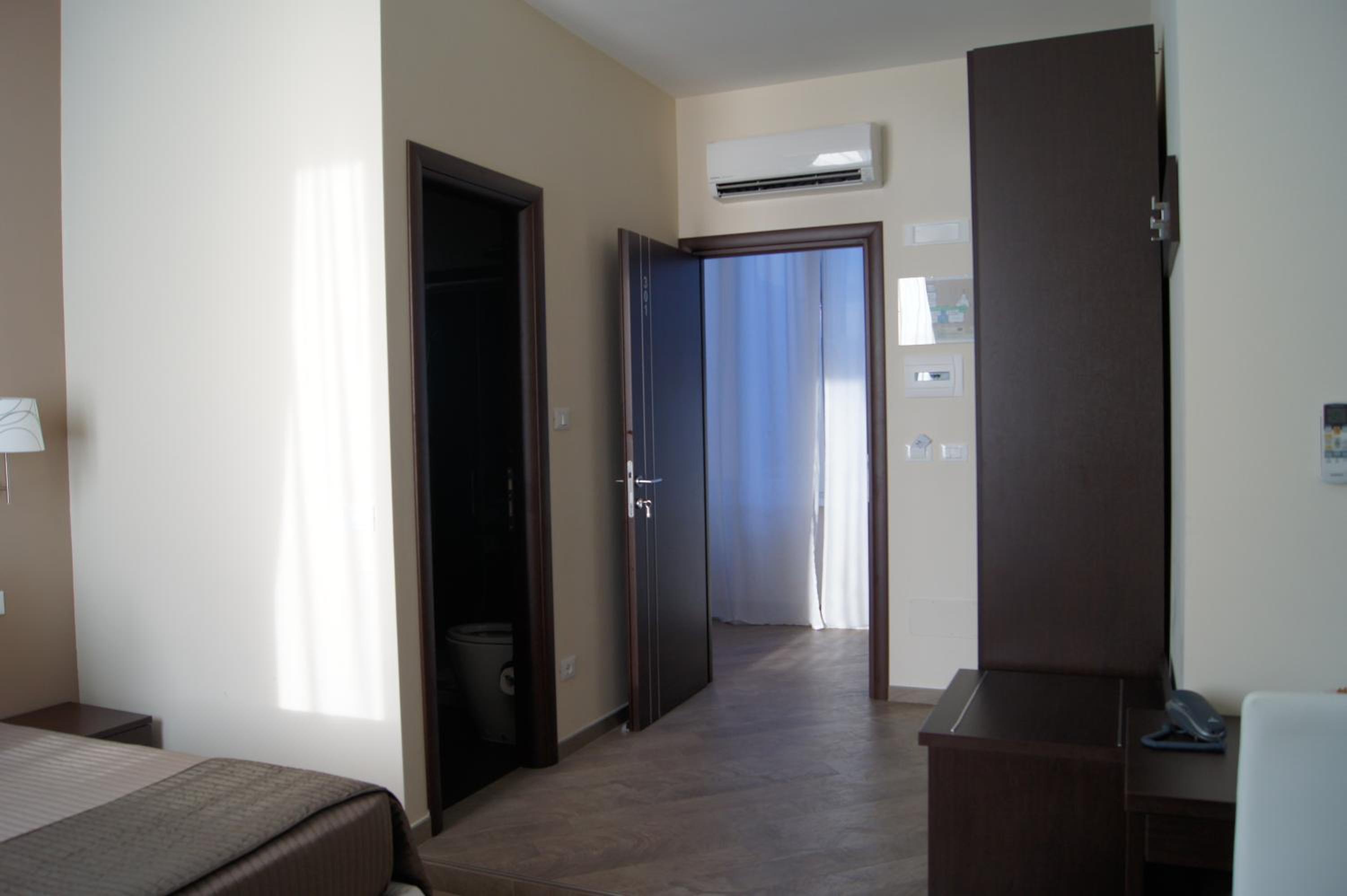 Mia Suites