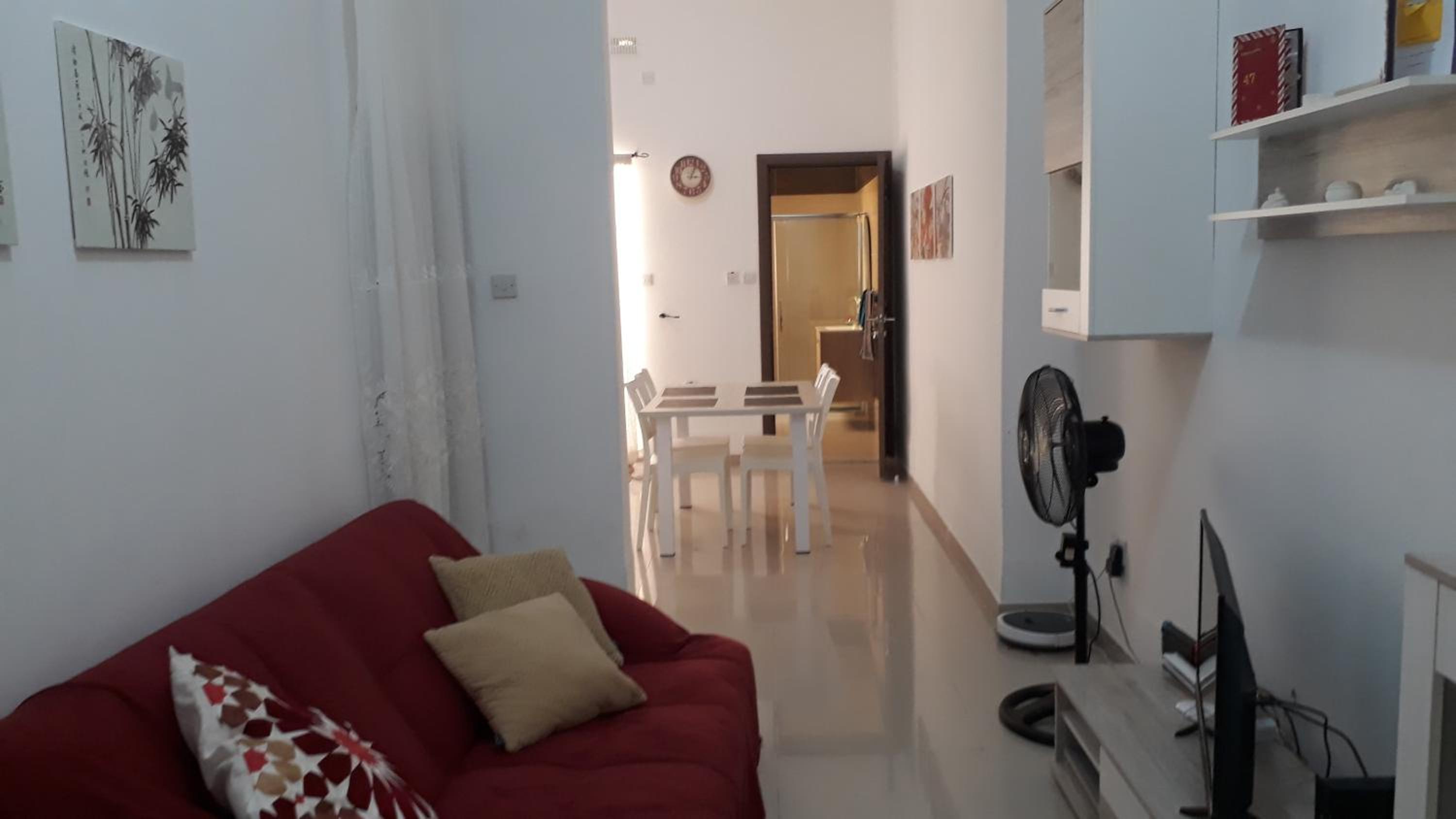 A lovely ground floor apartment, 15 minutes by car from the airport and 2 minutes walk to the beach. view 4