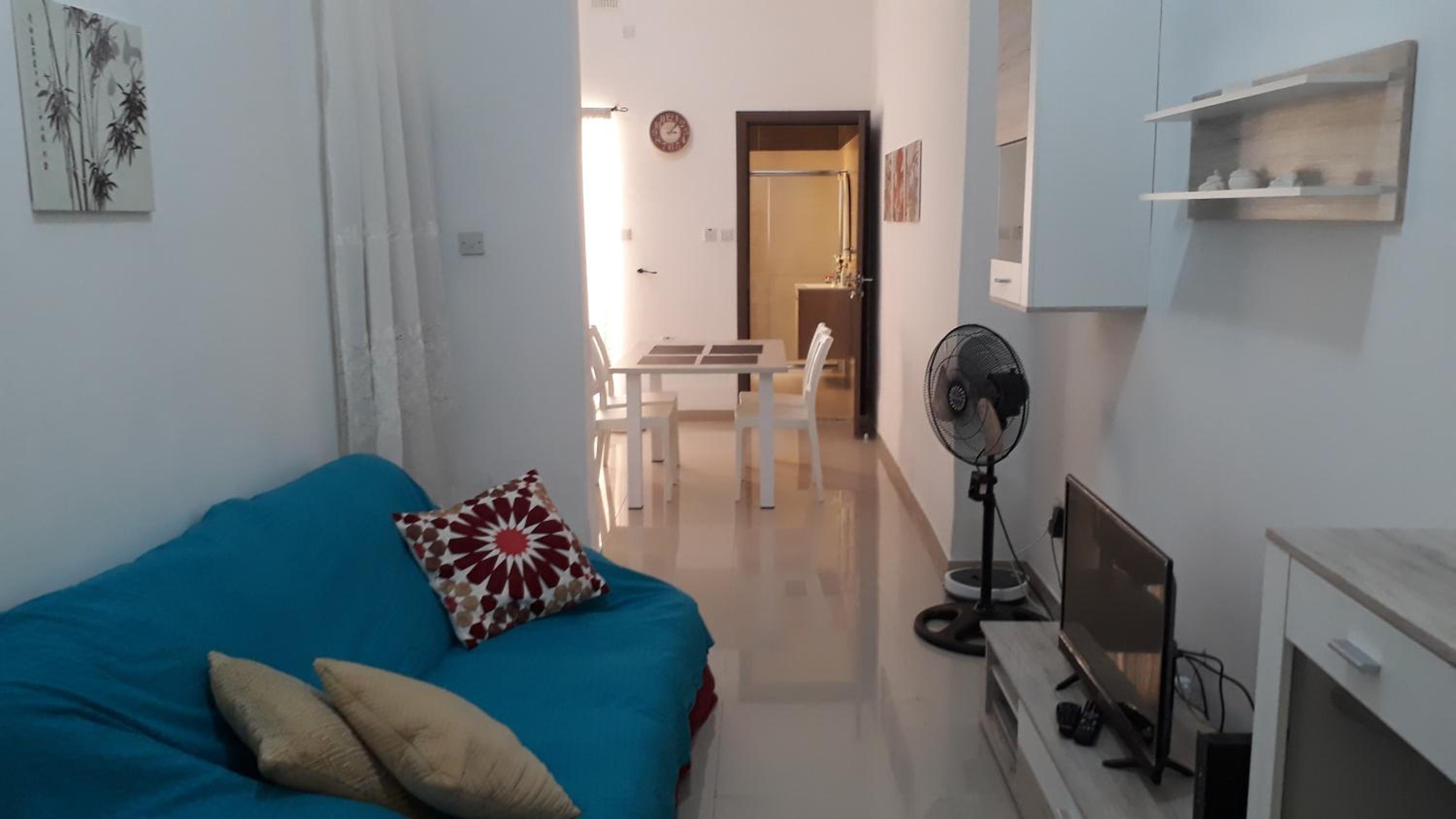 A lovely ground floor apartment, 15 minutes by car from the airport and 2 minutes walk to the beach. view 5