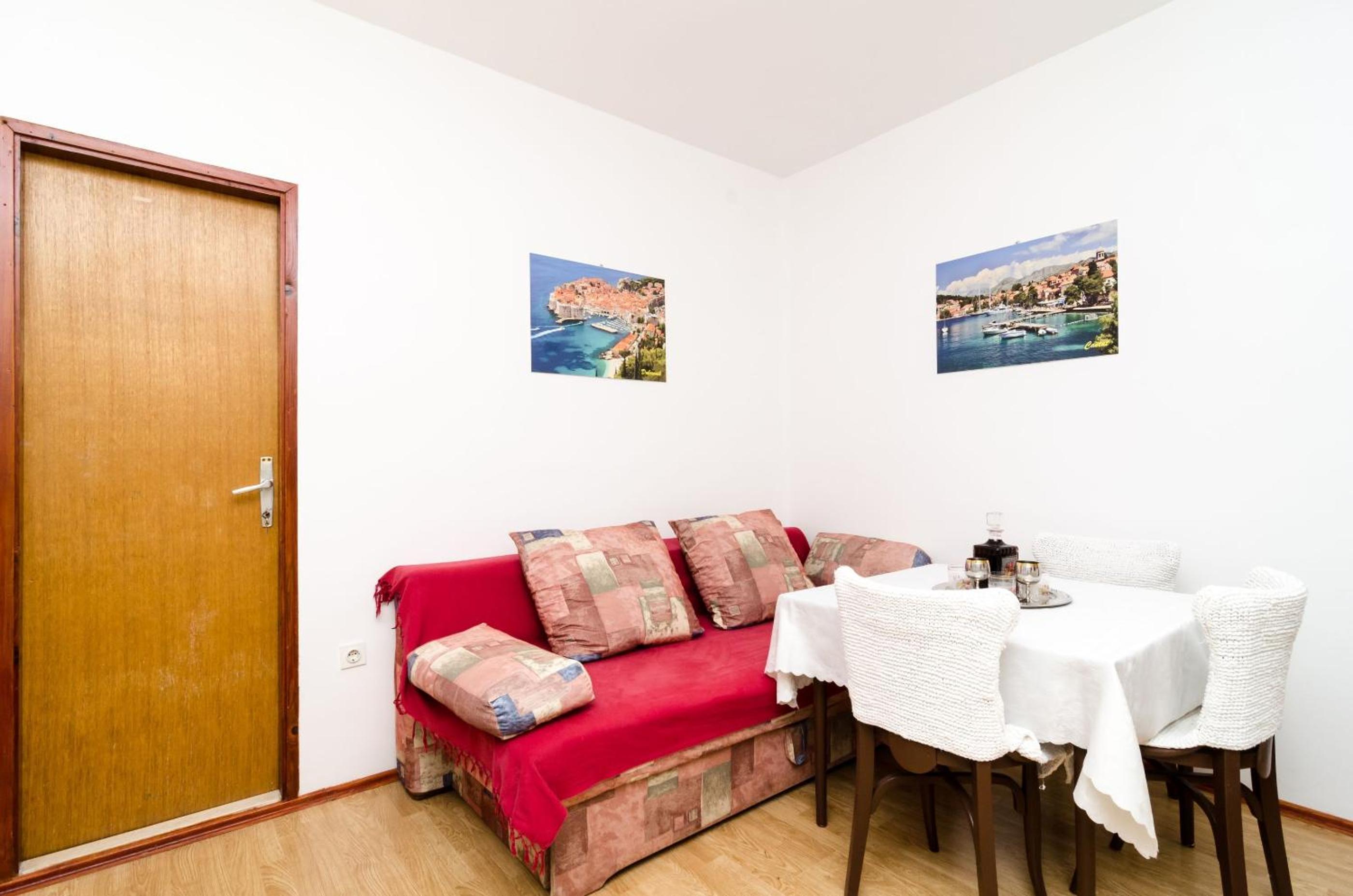 Guest House Kola view 3