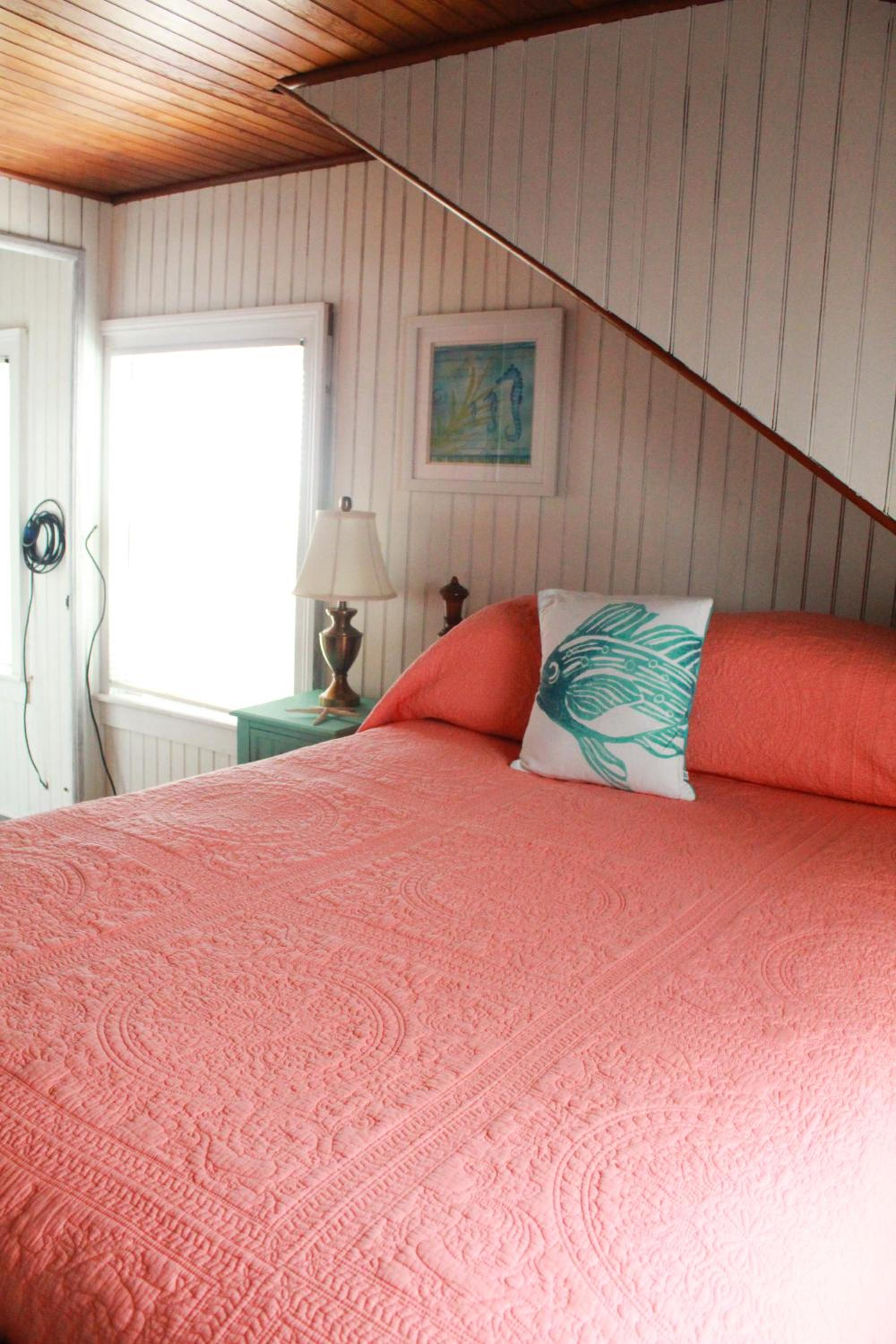 By The Sea Guests Bed & Breakfast and Suites