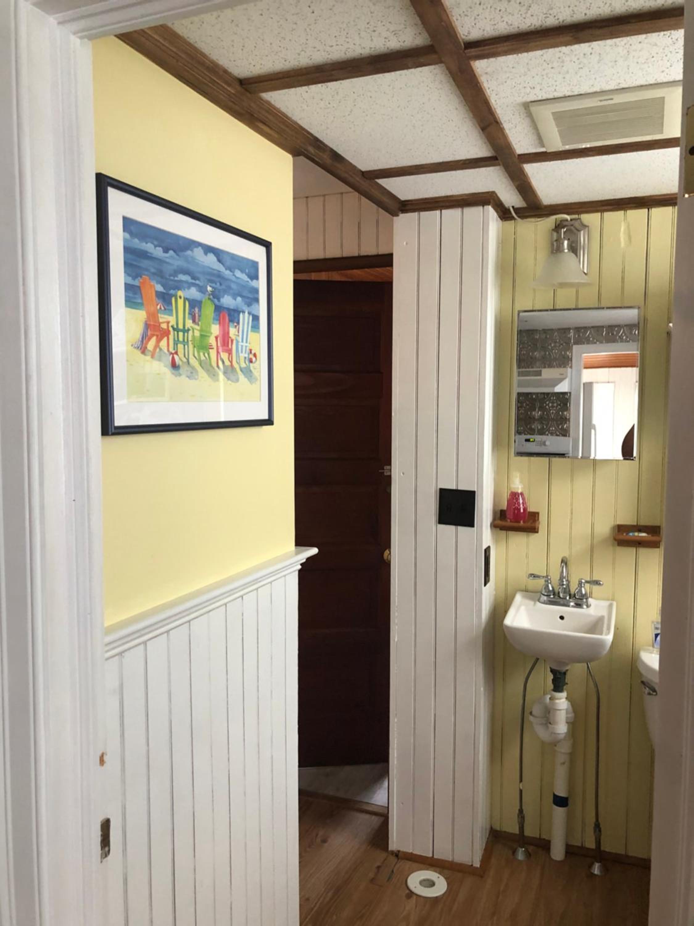 By The Sea Guests Bed & Breakfast and Suites
