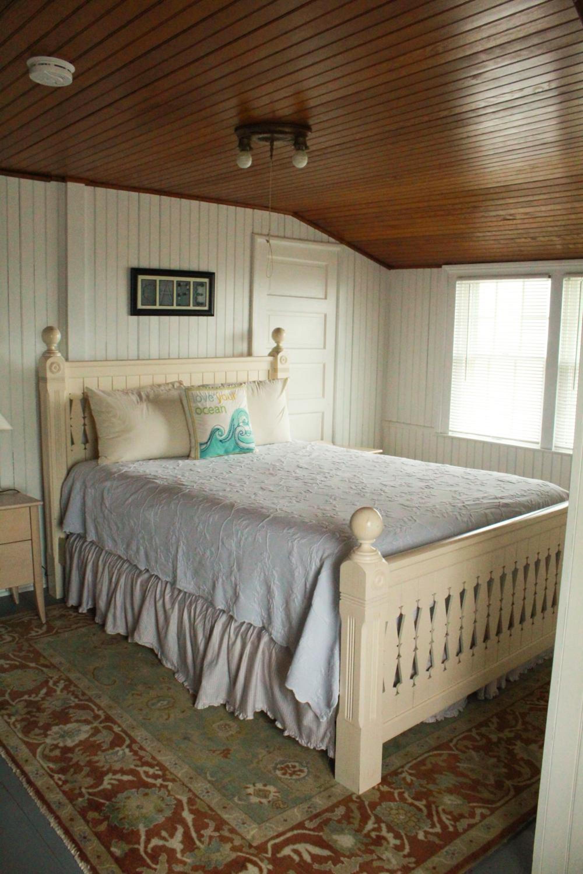 By The Sea Guests Bed & Breakfast and Suites
