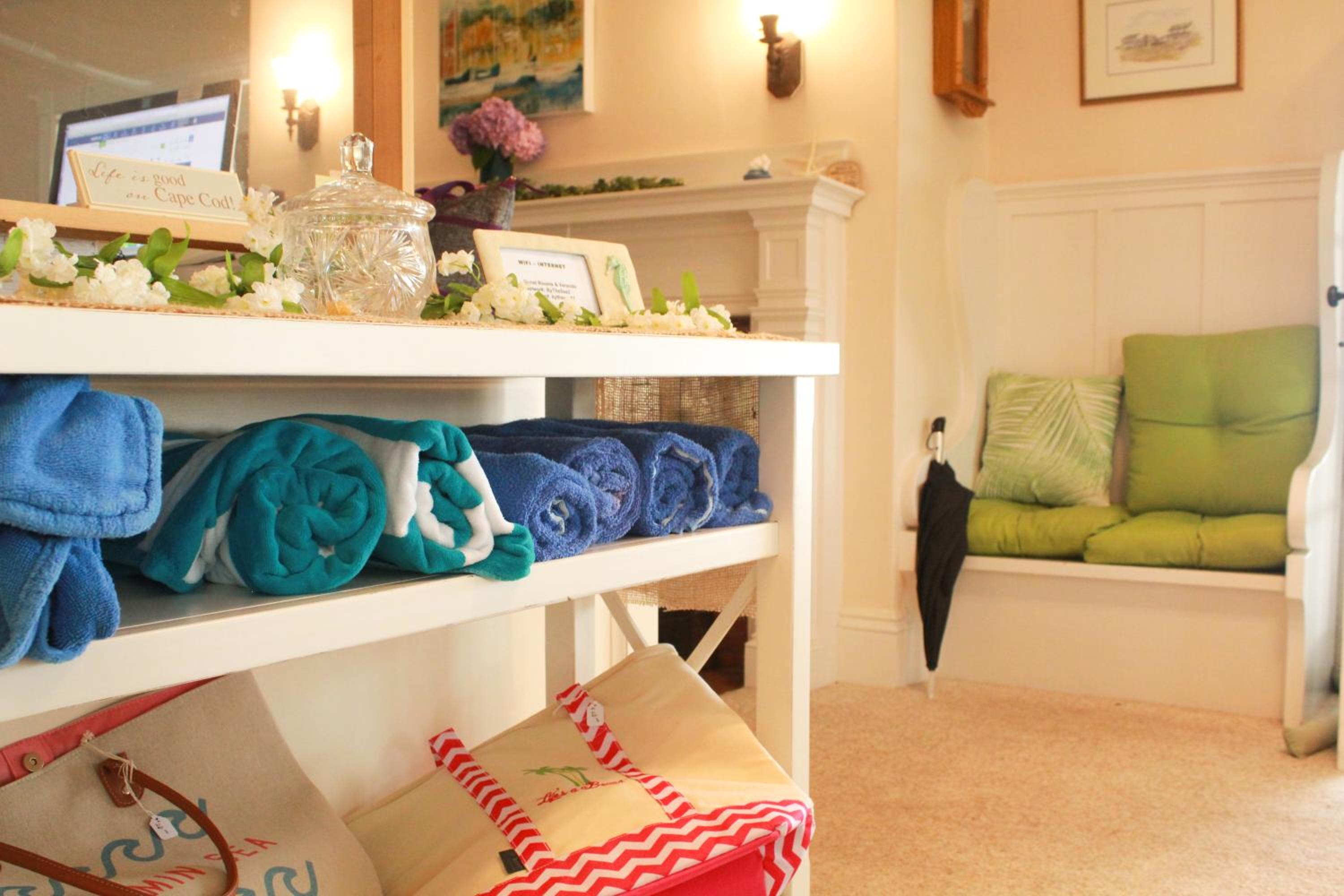 By The Sea Guests Bed & Breakfast and Suites