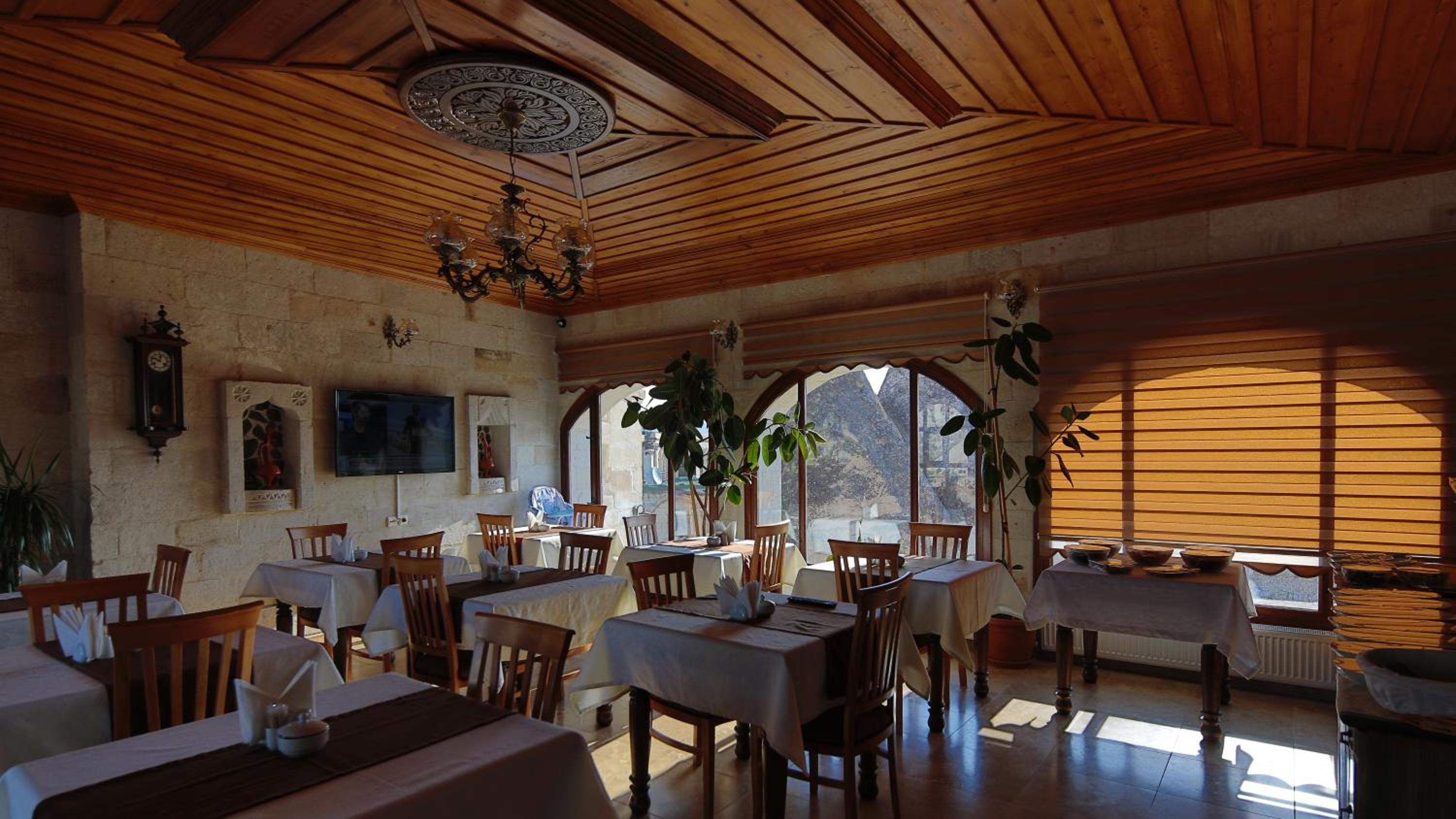 Harman Cave Hotel - Image 53