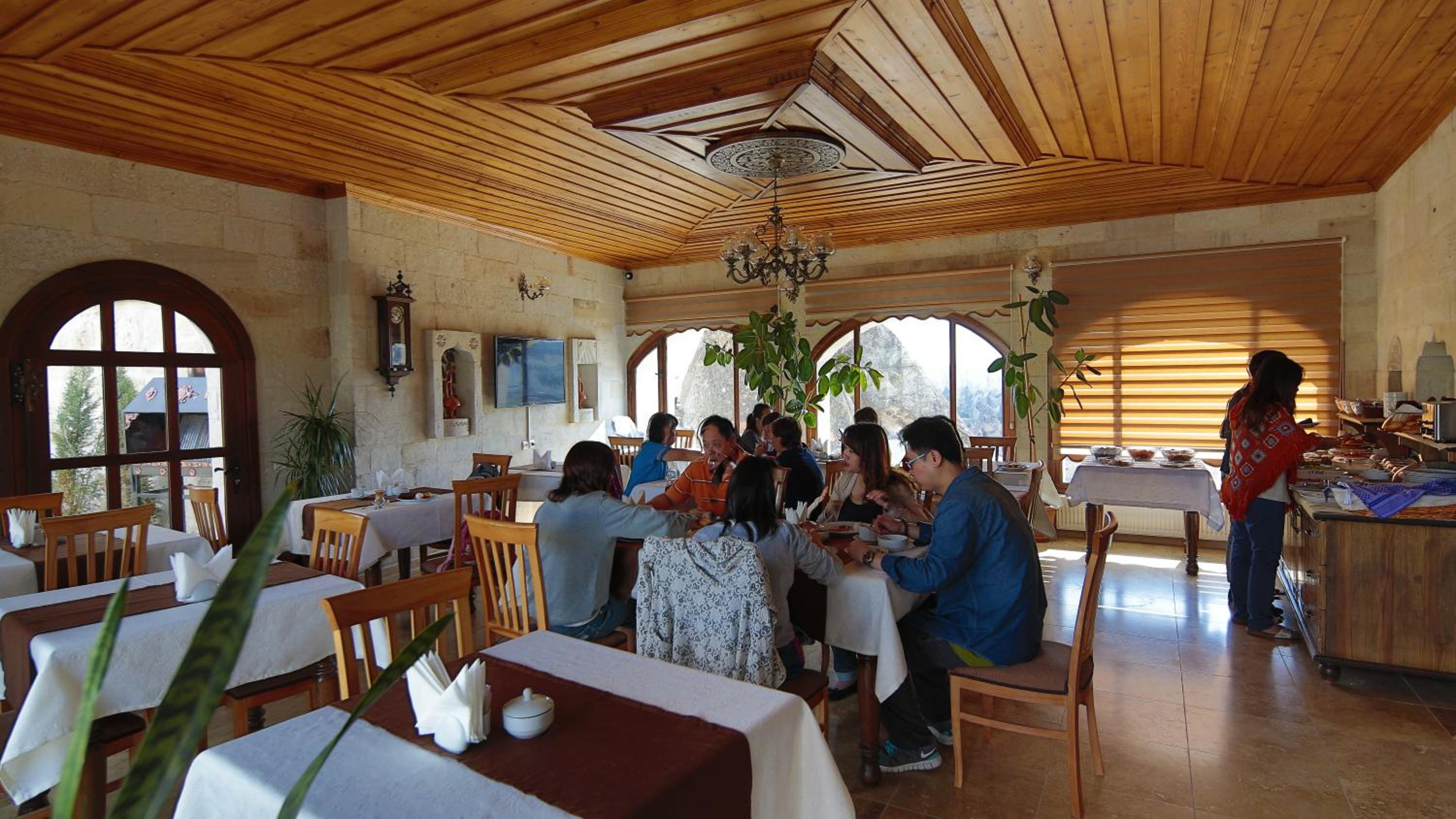 Harman Cave Hotel - Image 9