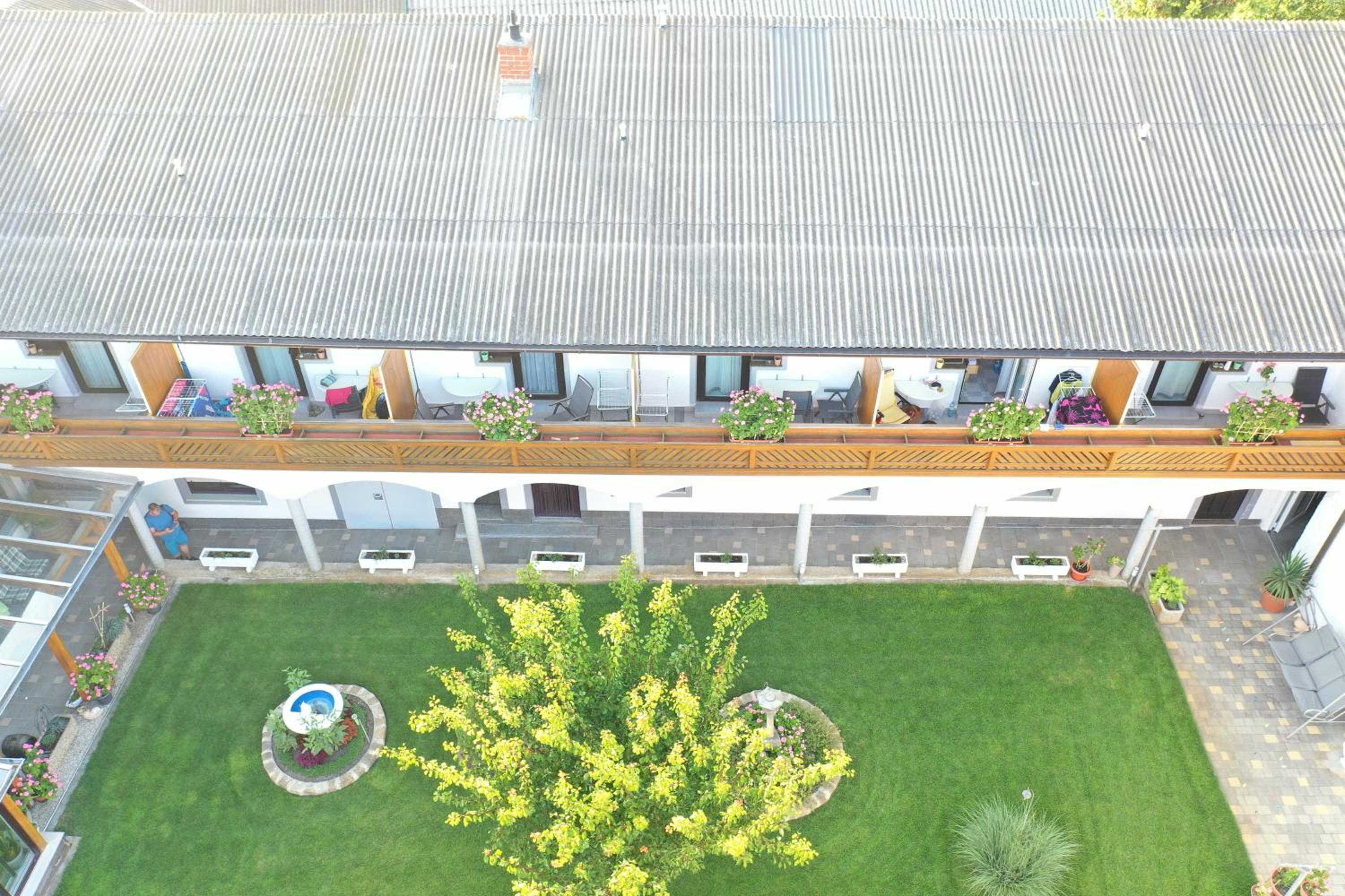 Gästehaus und Weinbau Zur Wiederkehr Strudler