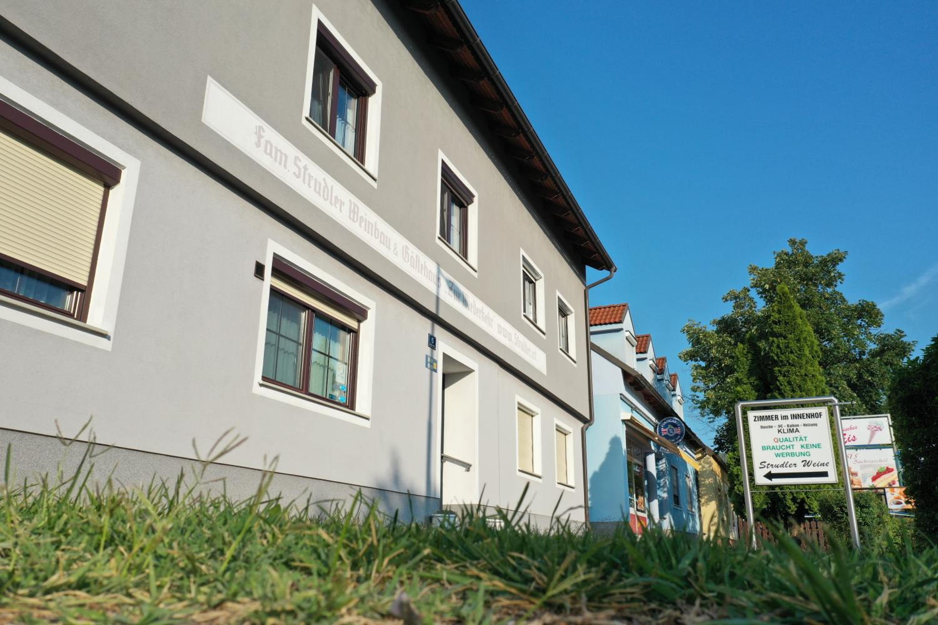 Gästehaus und Weinbau Zur Wiederkehr Strudler