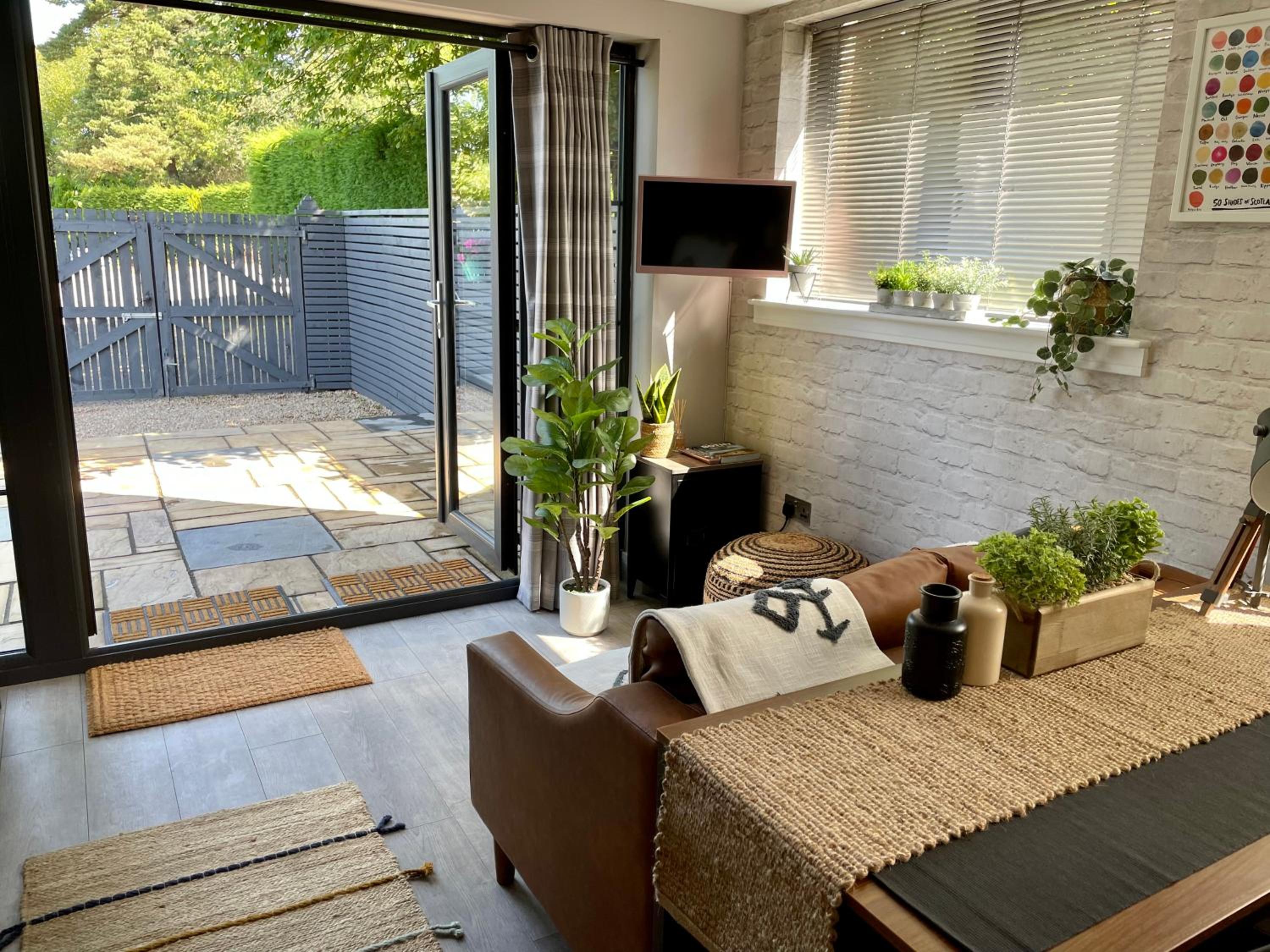Stylish, central studio with kitchen & large deck view 5