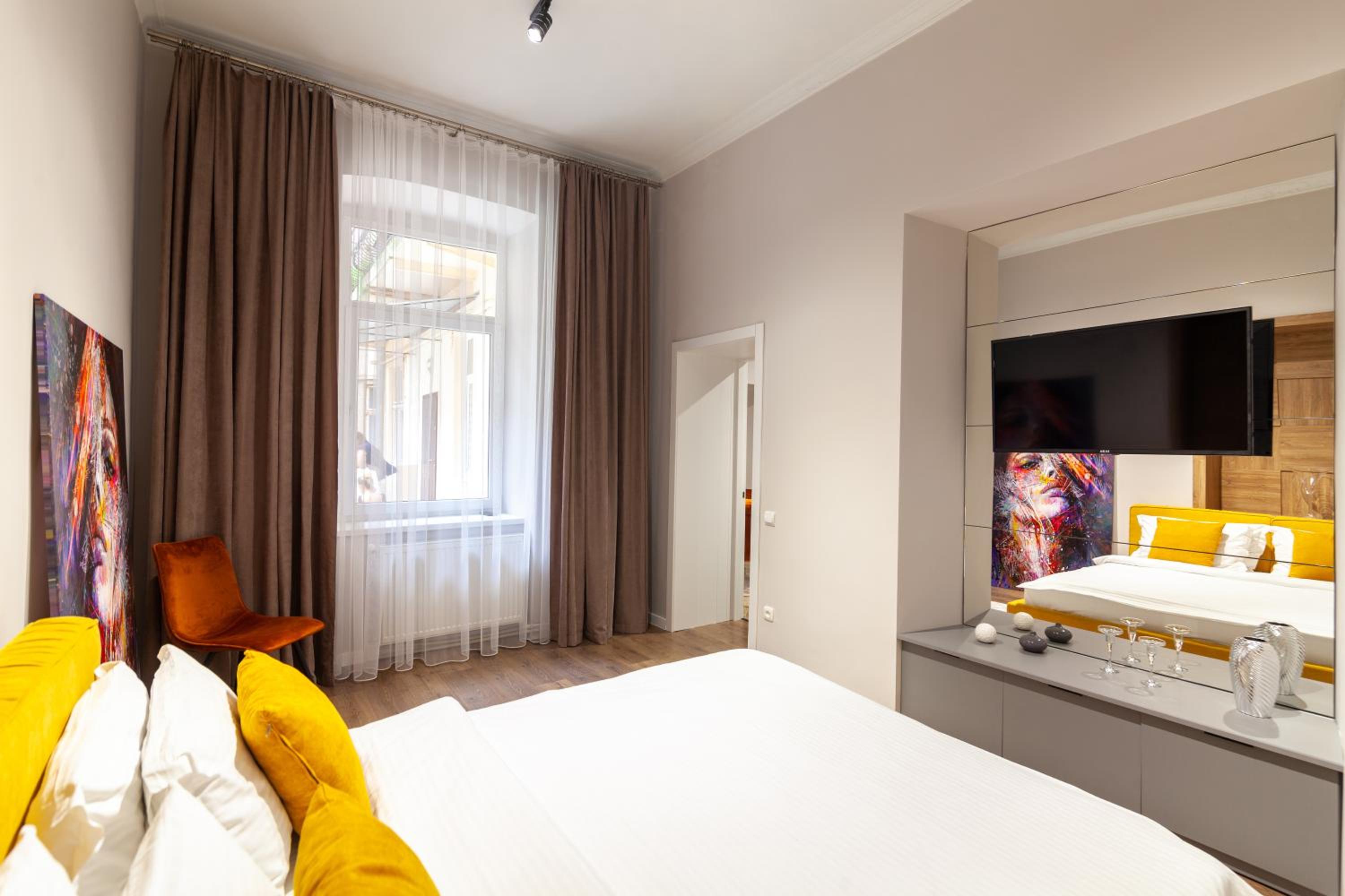 Royal apartment on Glibova 5 view 2