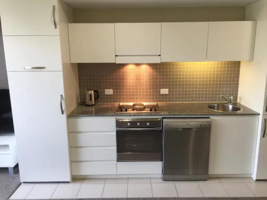 Beachside Luxury Apartments One & Two Bedroom in Beachfront Oaks Pier Building view 5