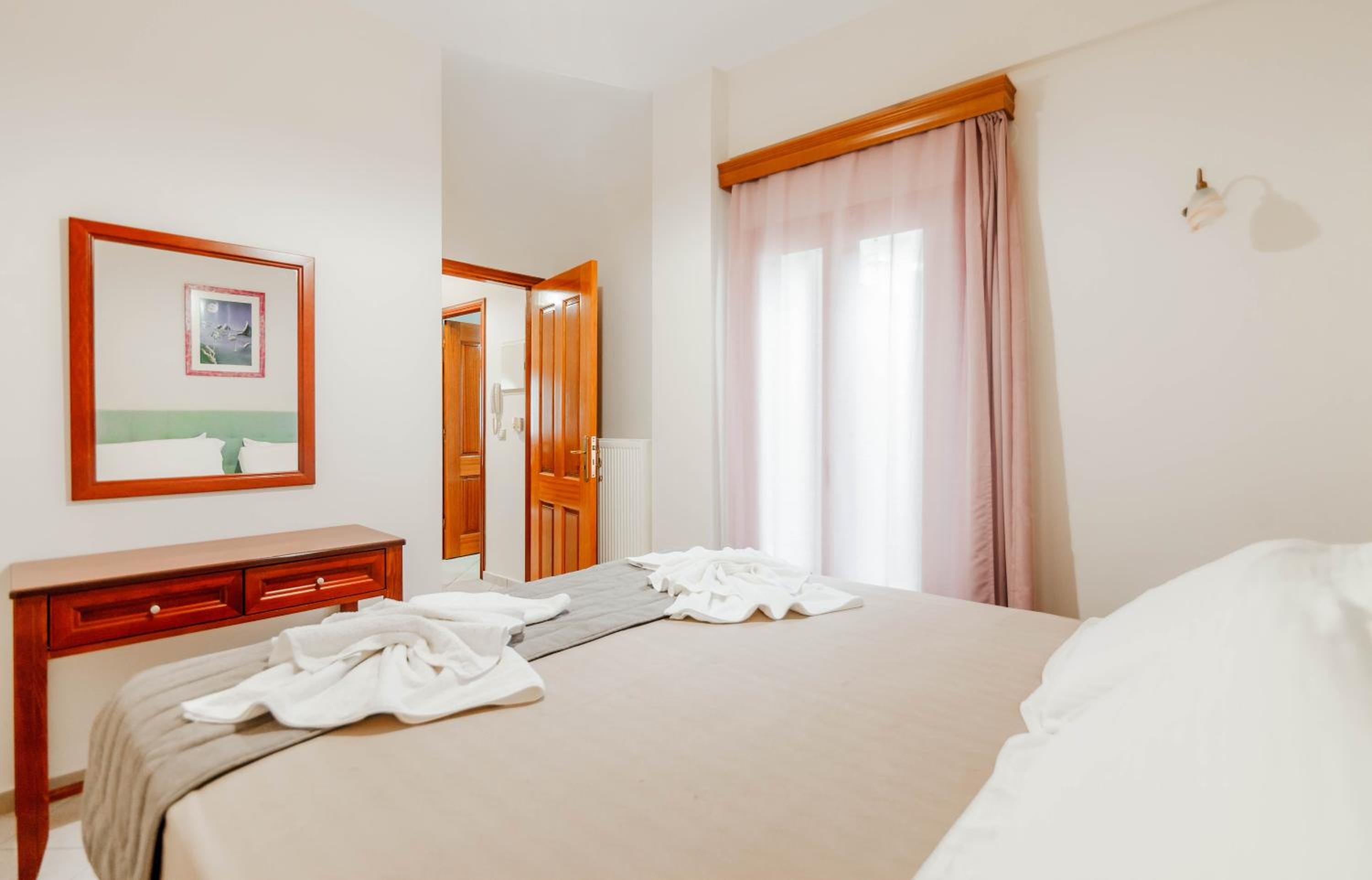 Zorbas Apartments