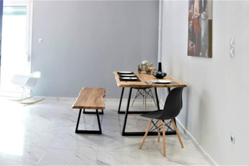Athens Central 3BD Apartment next to Metro Luxury