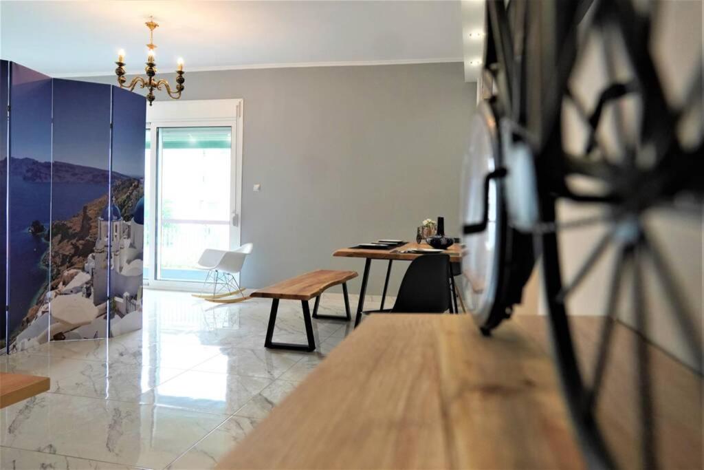 Athens Central 3BD Apartment next to Metro Luxury