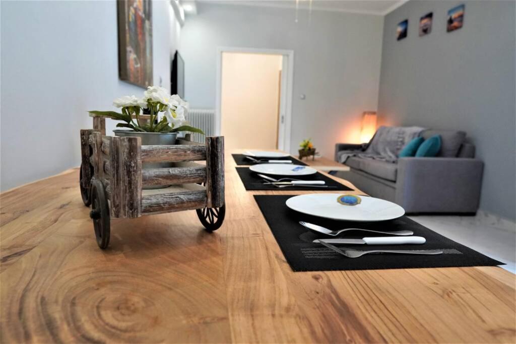 Athens Central 3BD Apartment next to Metro Luxury