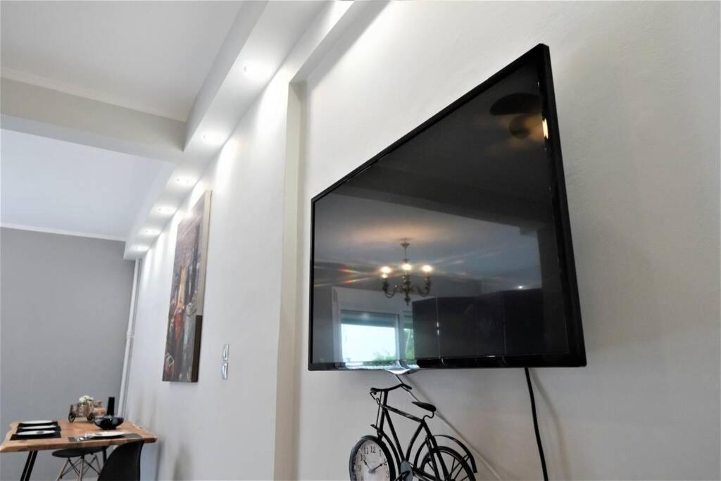 Athens Central 3BD Apartment next to Metro Luxury