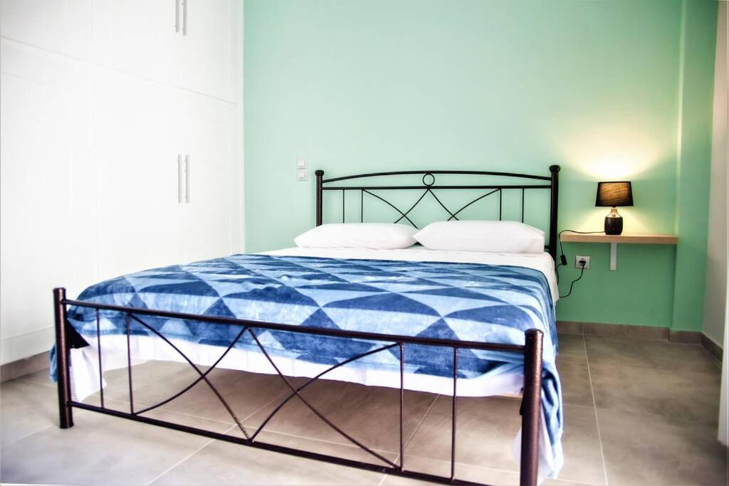 Athens Central 3BD Apartment next to Metro Luxury