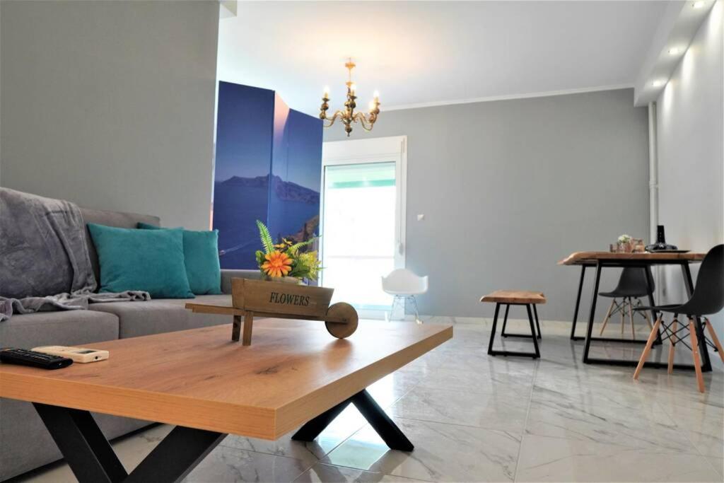 Athens Central 3BD Apartment next to Metro Luxury