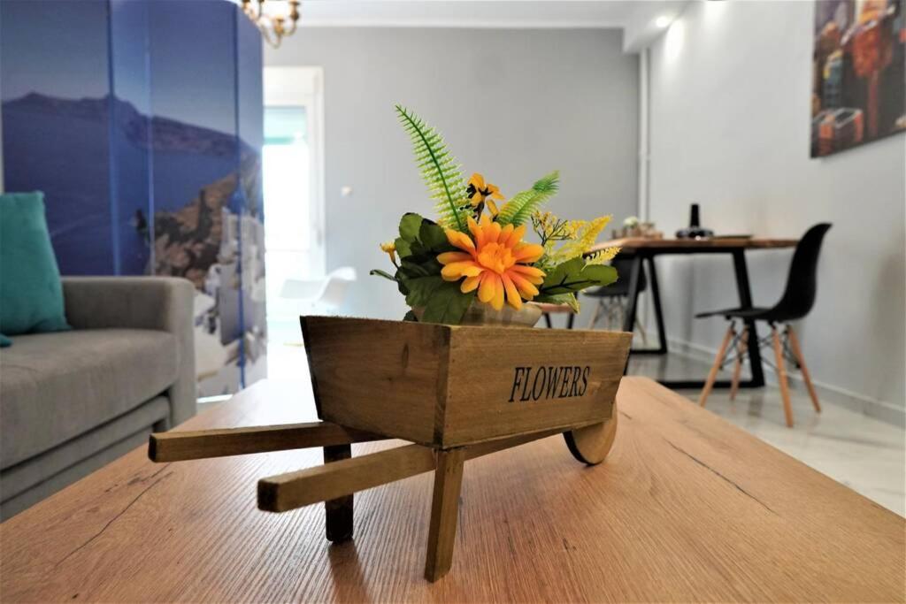Athens Central 3BD Apartment next to Metro Luxury