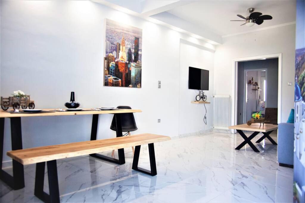 Athens Central 3BD Apartment next to Metro Luxury