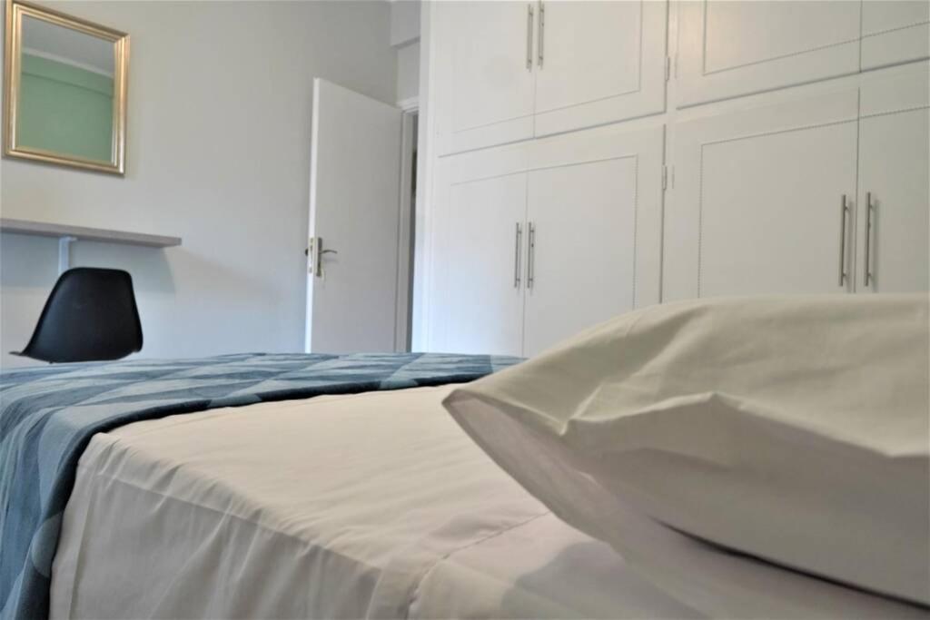 Athens Central 3BD Apartment next to Metro Luxury