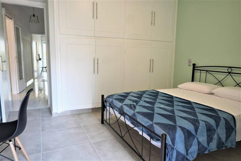 Athens Central 3BD Apartment next to Metro Luxury