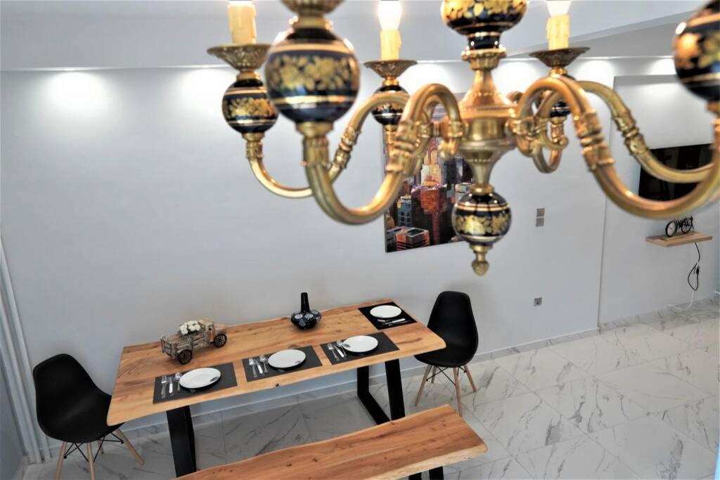 Athens Central 3BD Apartment next to Metro Luxury