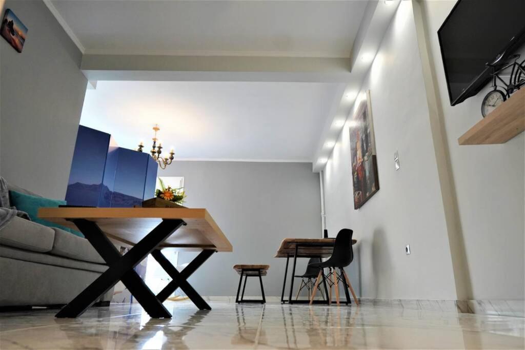 Athens Central 3BD Apartment next to Metro Luxury