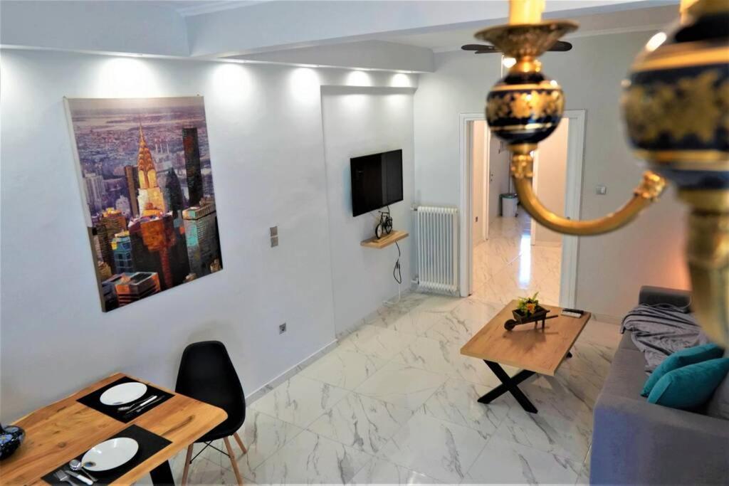Athens Central 3BD Apartment next to Metro Luxury