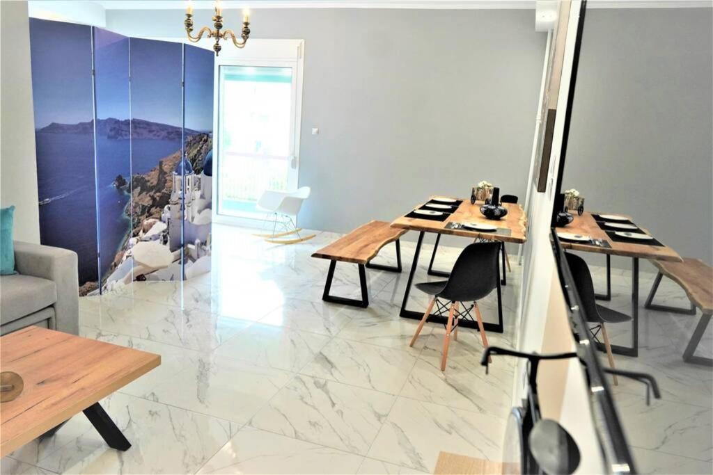 Athens Central 3BD Apartment next to Metro Luxury