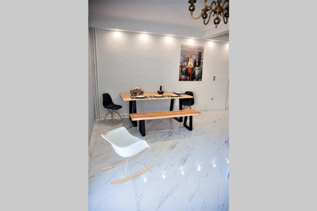 Athens Central 3BD Apartment next to Metro Luxury