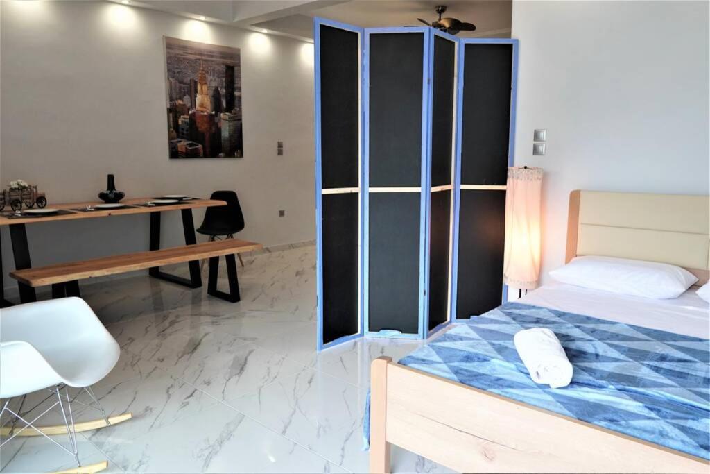 Athens Central 3BD Apartment next to Metro Luxury