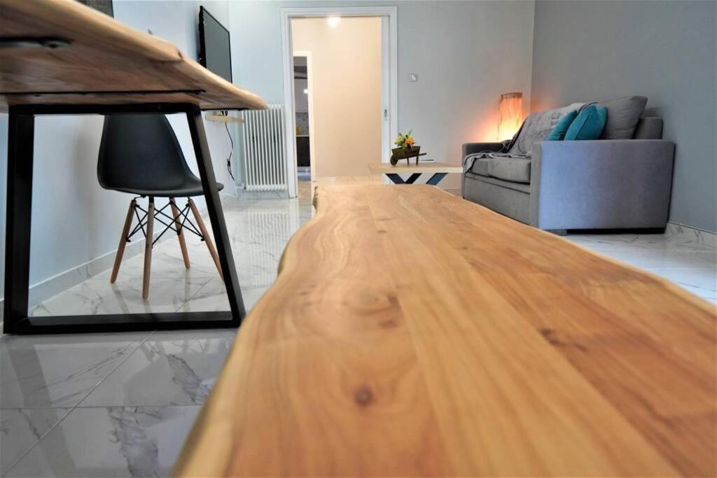 Athens Central 3BD Apartment next to Metro Luxury
