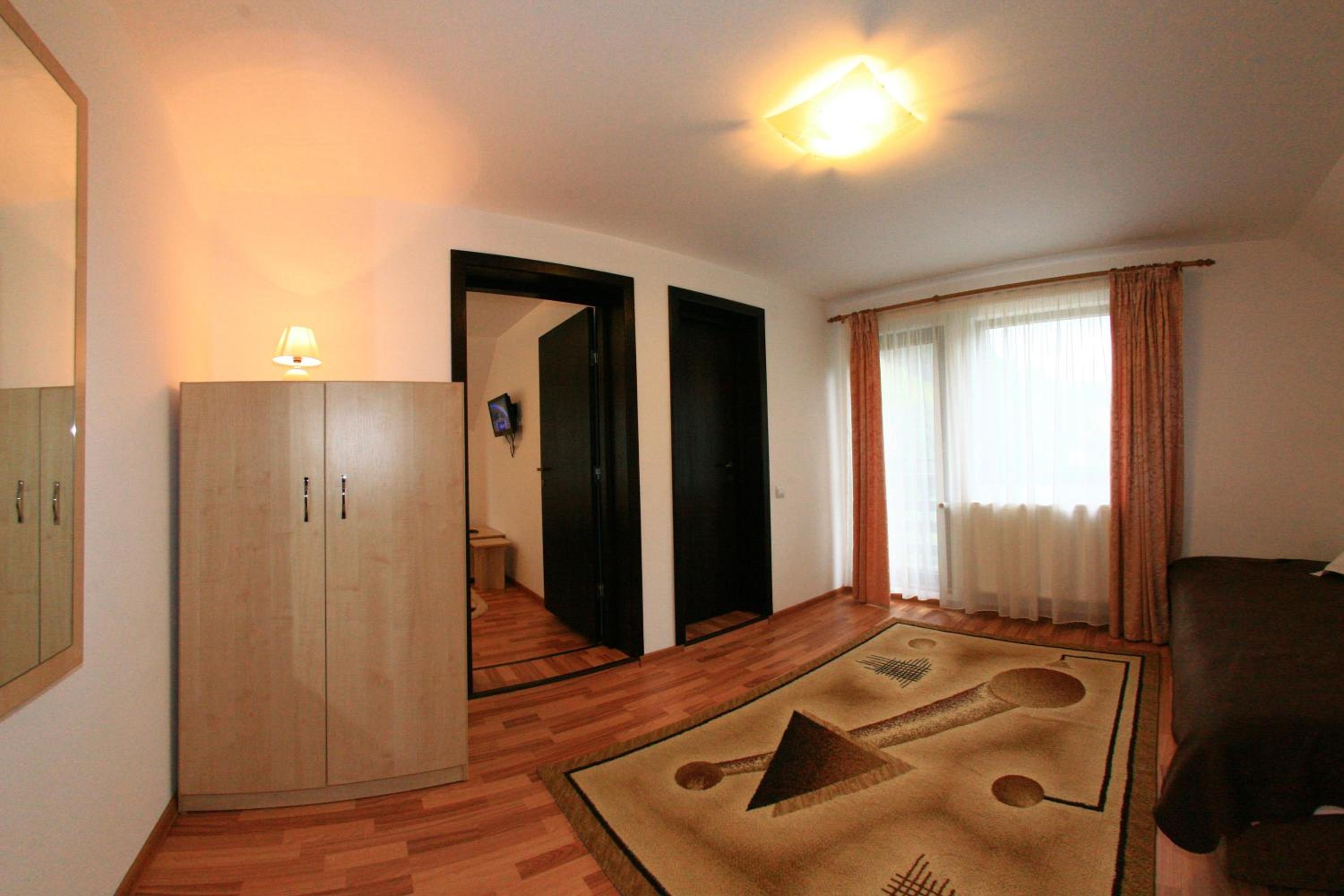 Casa Dintre Vai en Şimon