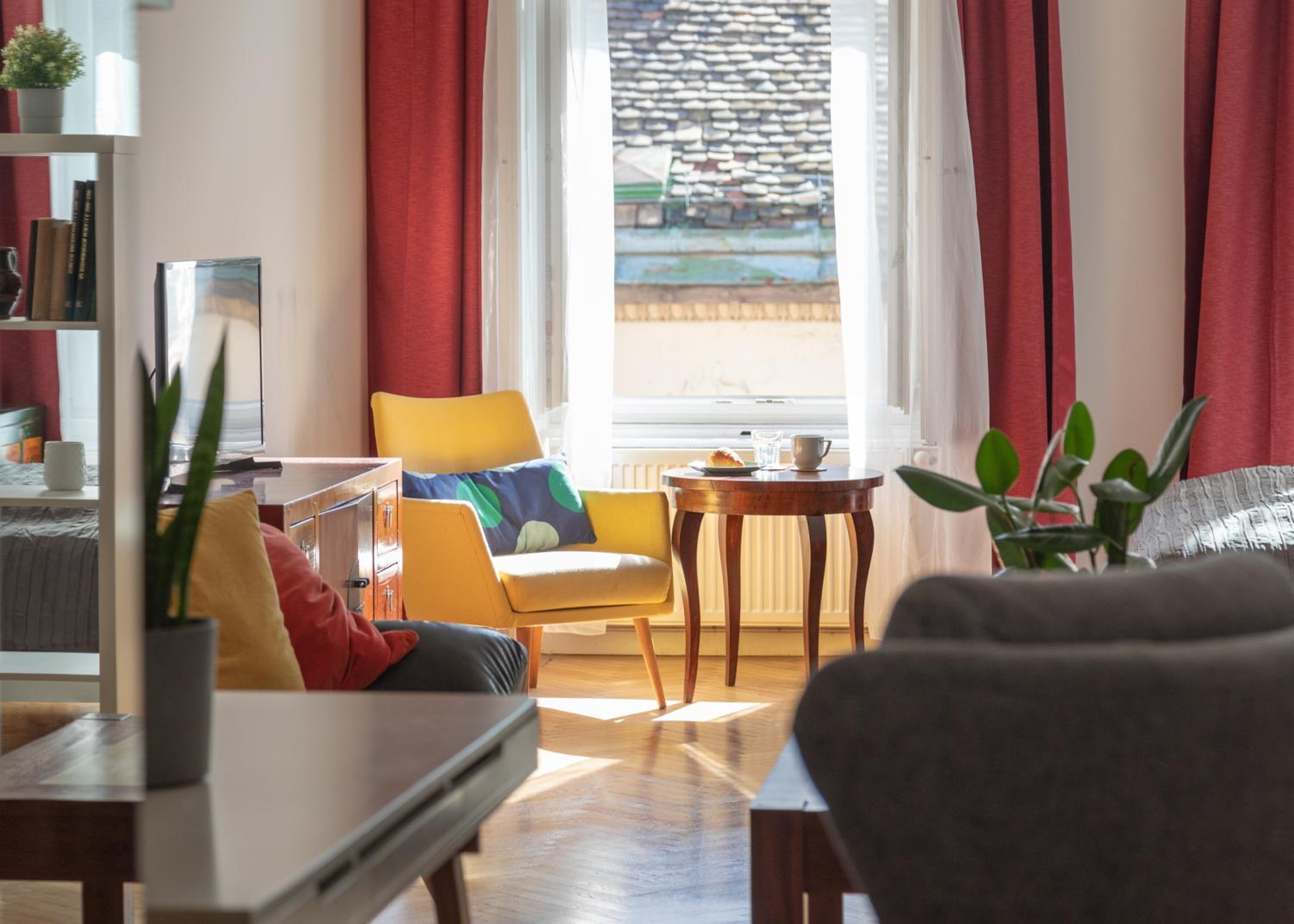 Bright & Spacious Loft With Basilica View view 2