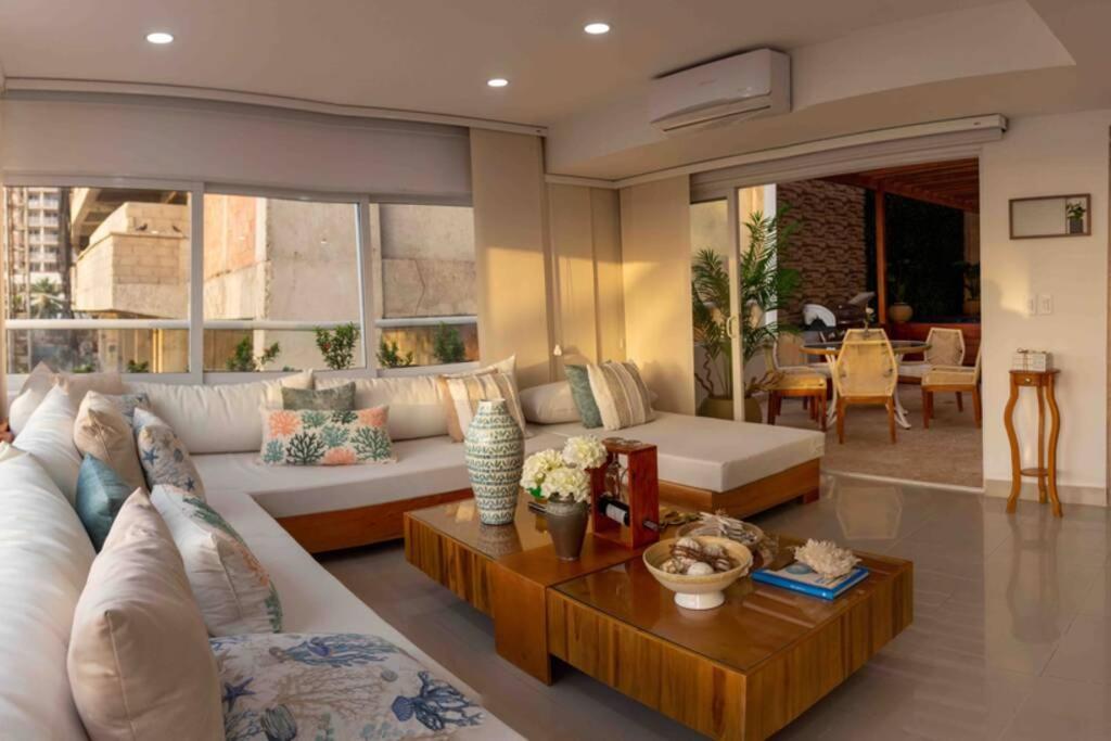 Lujoso apartamento + Jacuzzi. ¡Frente a la playa!