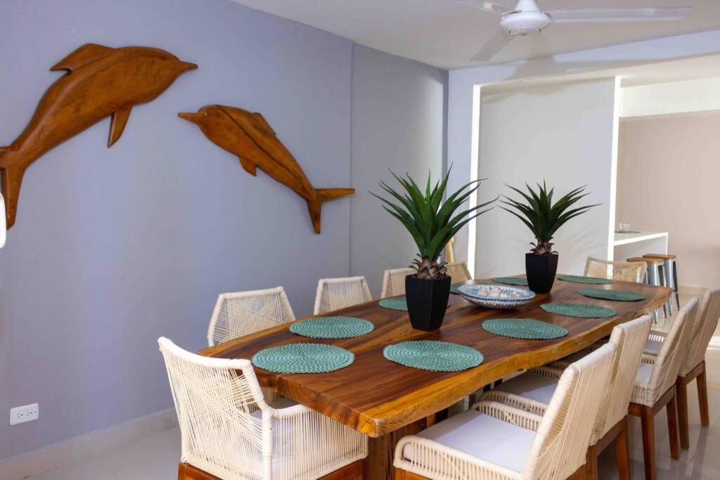 Lujoso apartamento + Jacuzzi. ¡Frente a la playa!