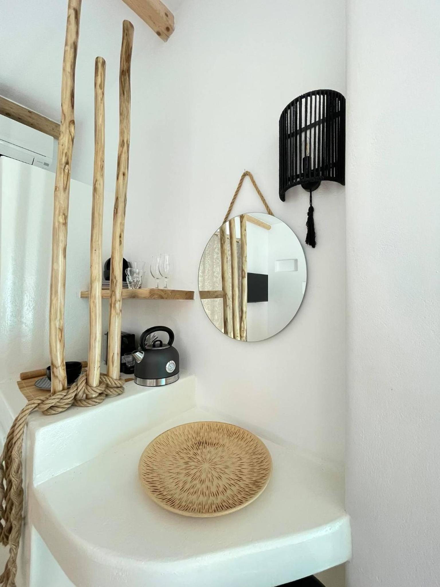 Deco Suites
