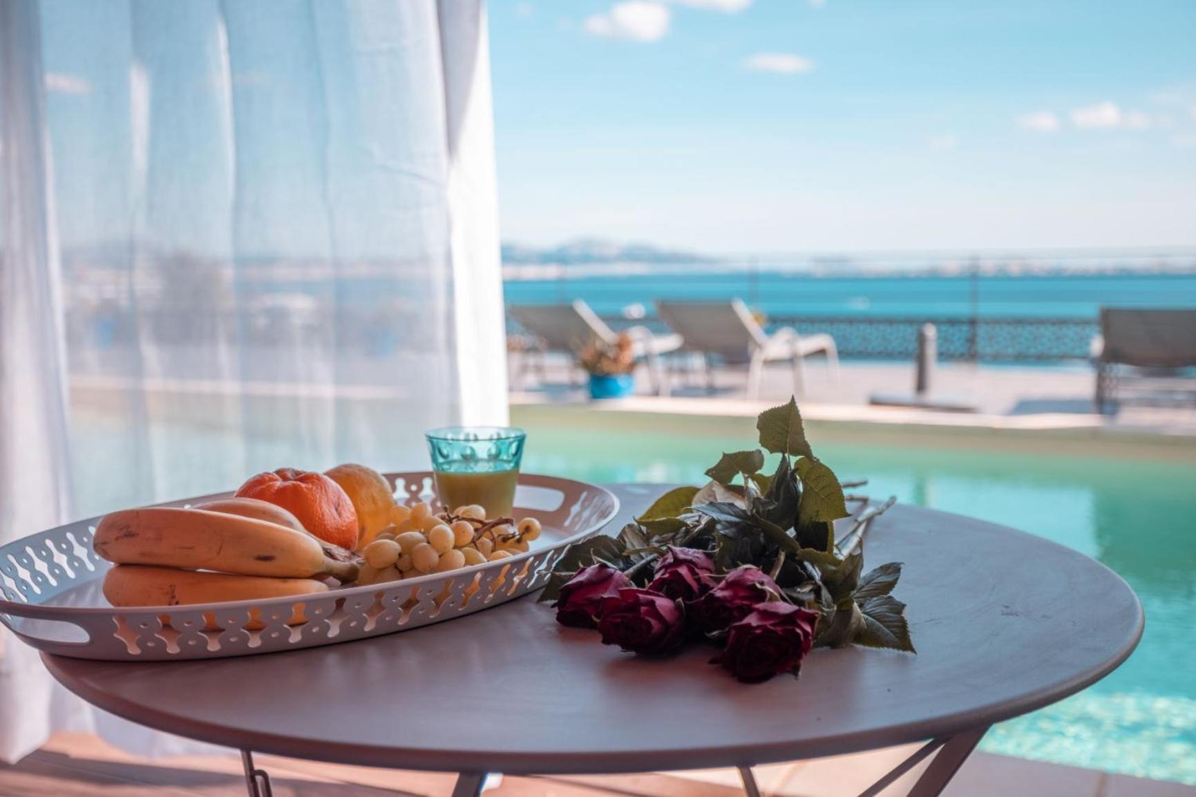 LES SUITES LOVE 1 SPA VUE MER PISCINe view 5