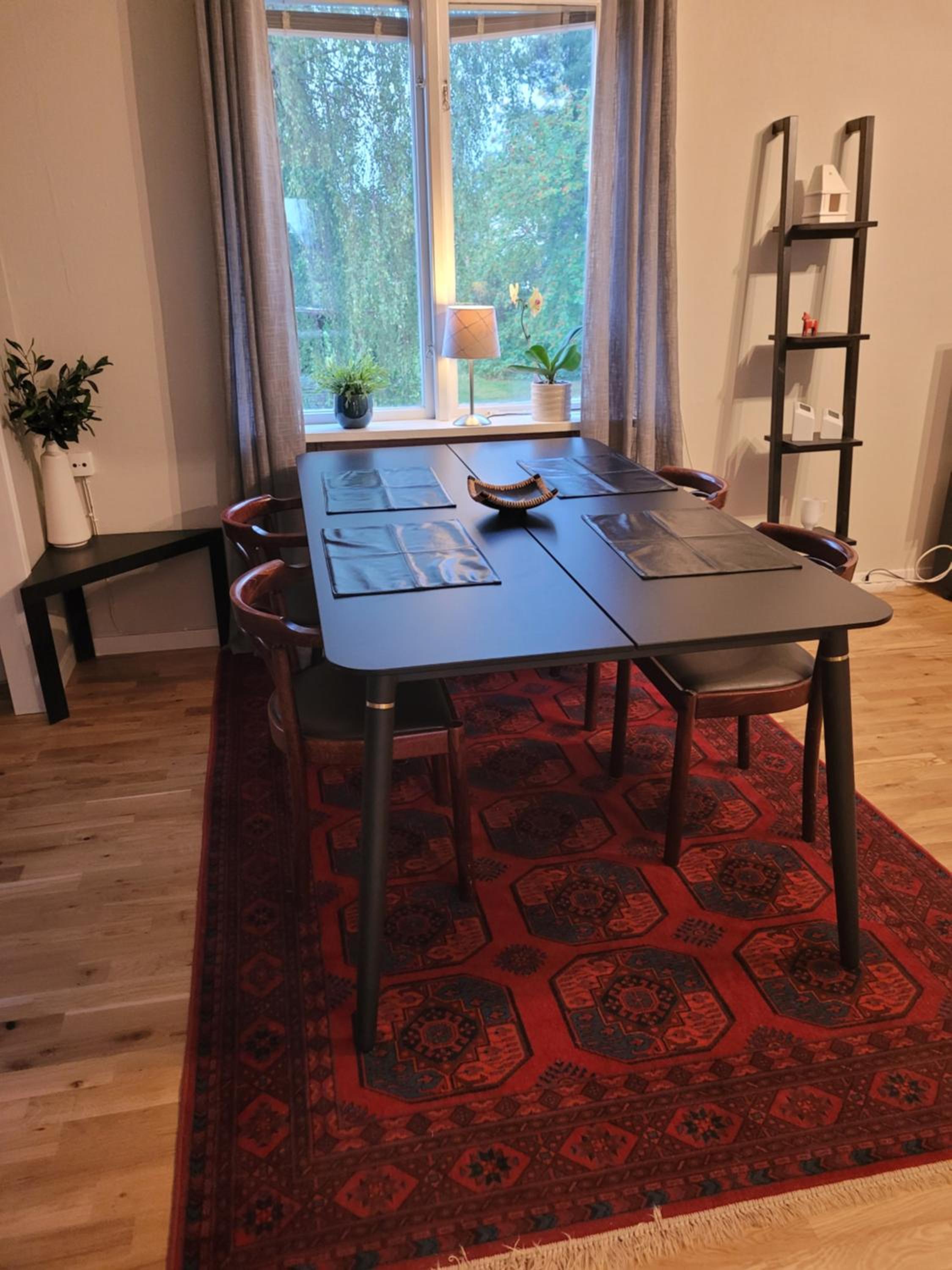 Lovely, spacious apartment with free parking view 2