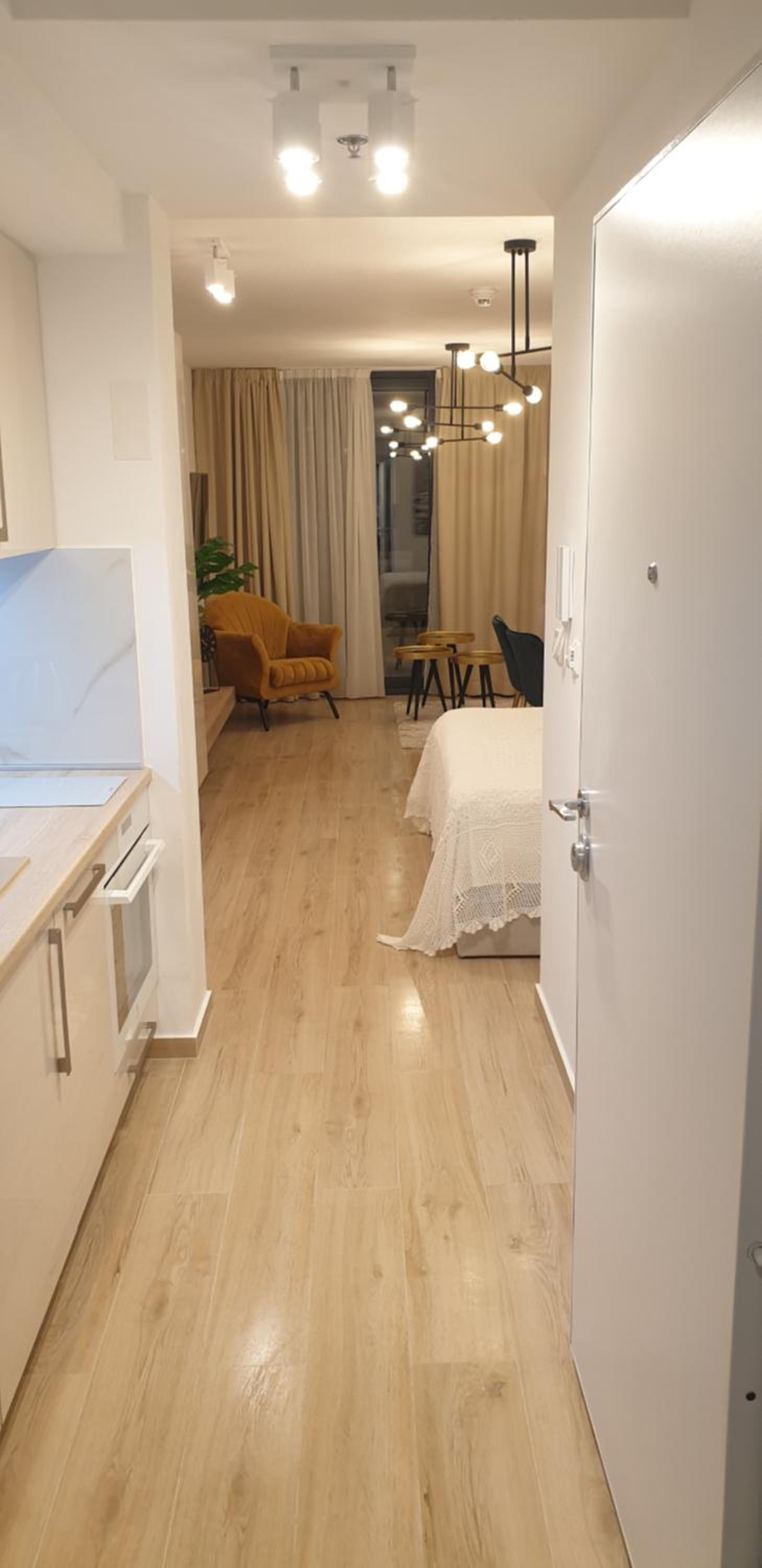 Golden Studio - private parking
